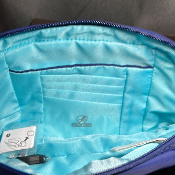 Travelon Anti Theft Slim Waist Pack - Picture 8 of 9